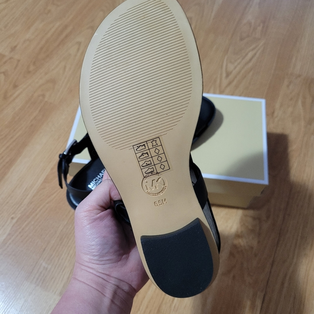 Mackay Flats - Picture 2 of 3